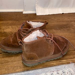 Men’s Uggs - SIZE 7.5 WOMENS (MENS 6)
